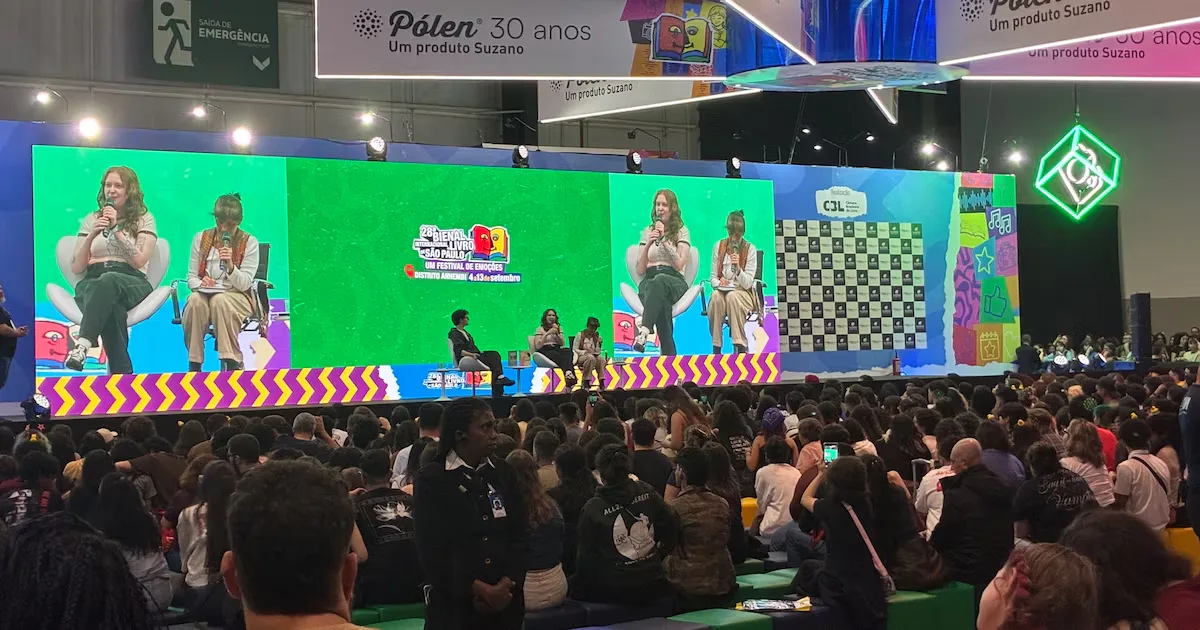 Alice Oseman fala sobre o fim de Heartstopper na Bienal do Livro
