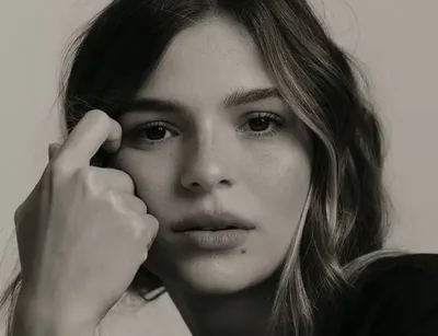 Luana Marquezine explora pintura, teatro e dança em nova fase artística