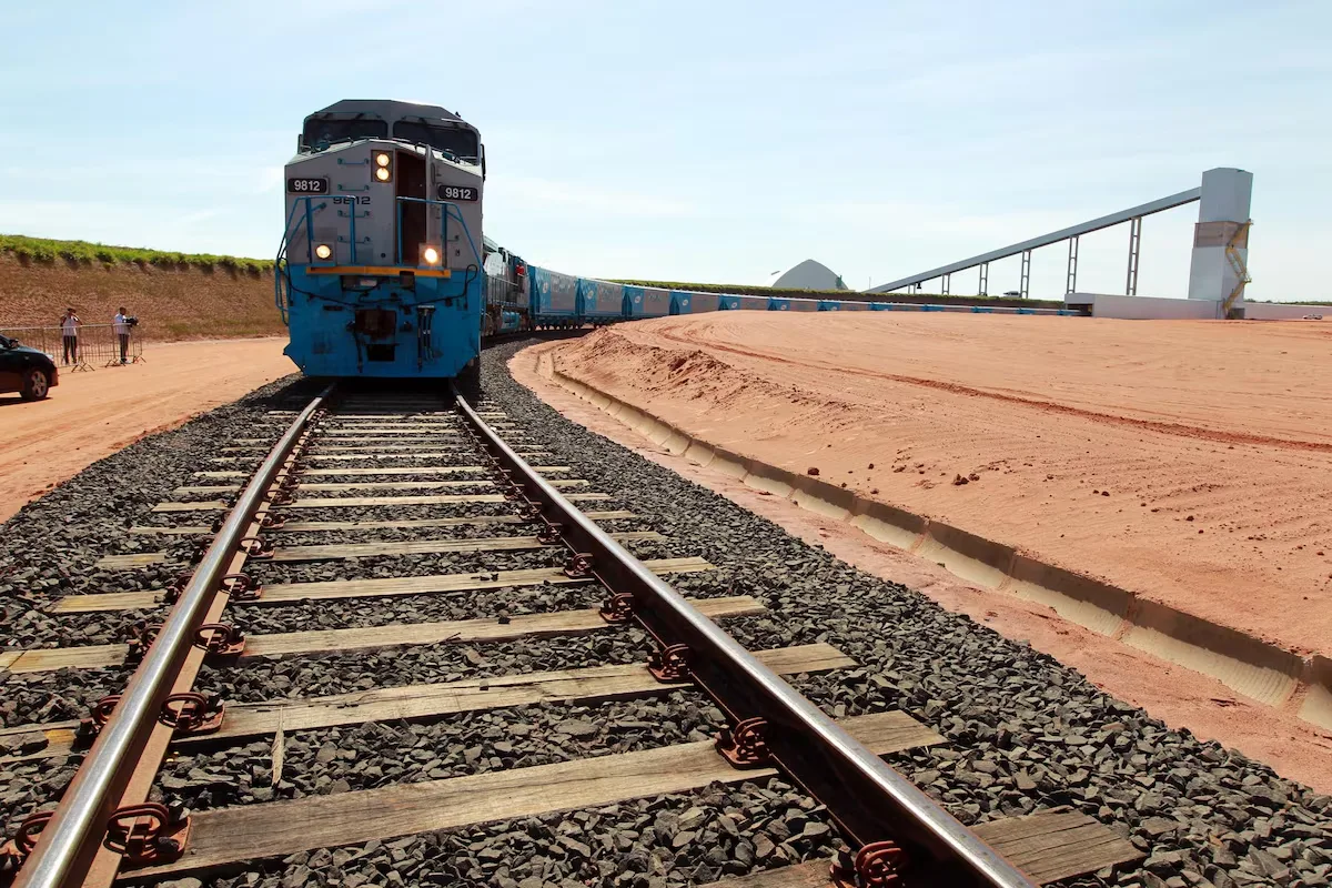 Grupo México sai da disputa por fatia da Rumo, e venda continua em negociação